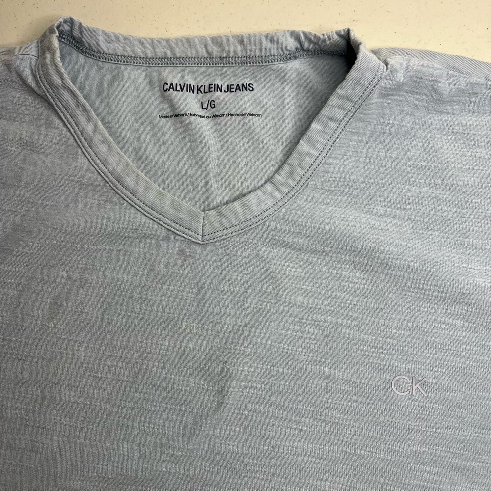 Calvin Klein men’s large v-neck short sleeve t-shirt.